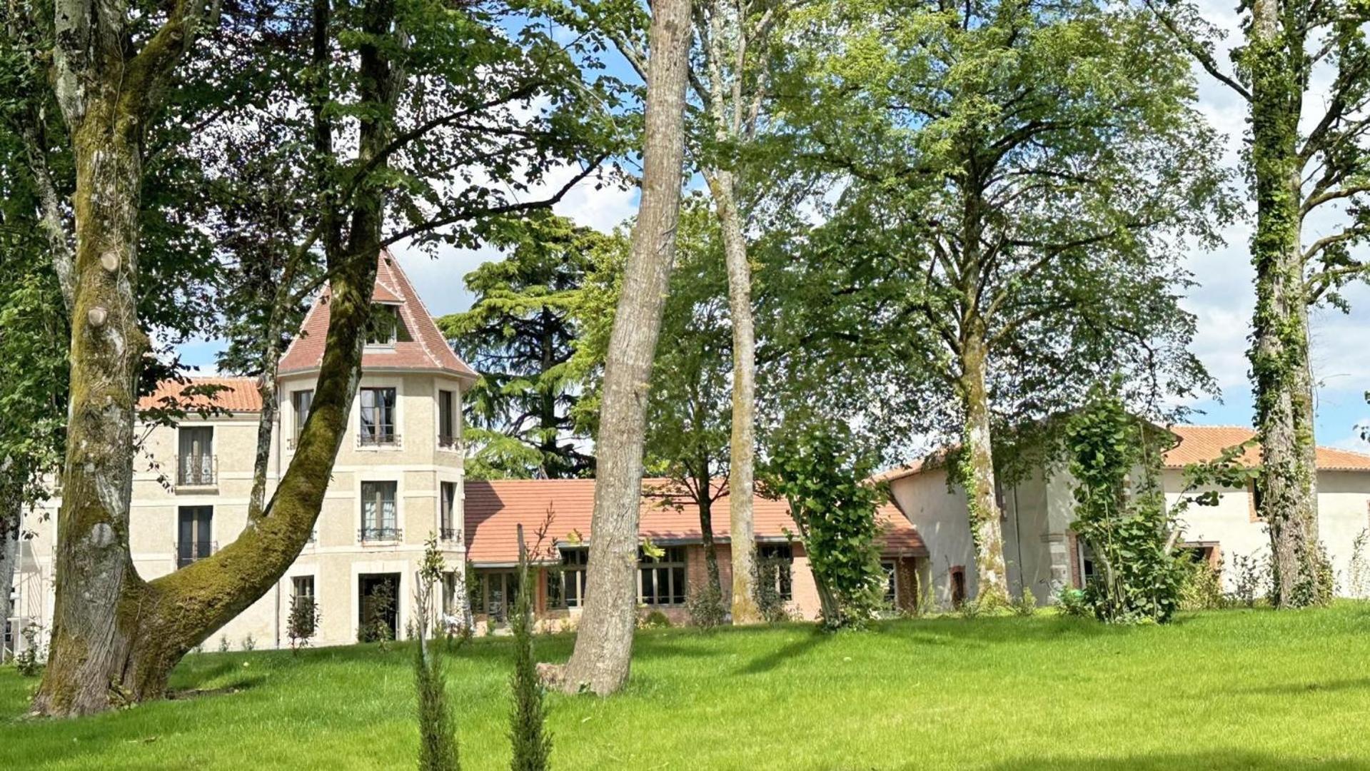 Le Manoir Des Perrieres Bed & Breakfast Rochechouart Luaran gambar